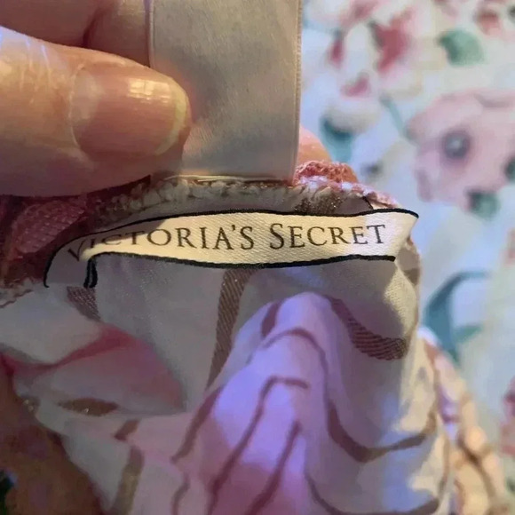 Victoria Secret Women’s Sleepwear Top Size Medium - Picture 5 of 7